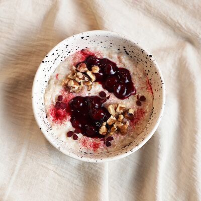 Каша овсяная Вишневое компоте и грецкий орех в KOKK по цене 490 ₽