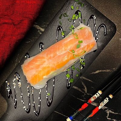 Спринг-ролл с лососем в Kirova street по цене 350 ₽