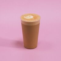 Капучино банановый бисквит с клубникой Xl в Coffee like