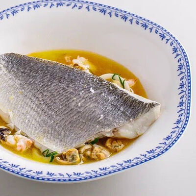 Филе дорадо с креветками, кальмарами и мидиямив Crevette по цене 1590 ₽