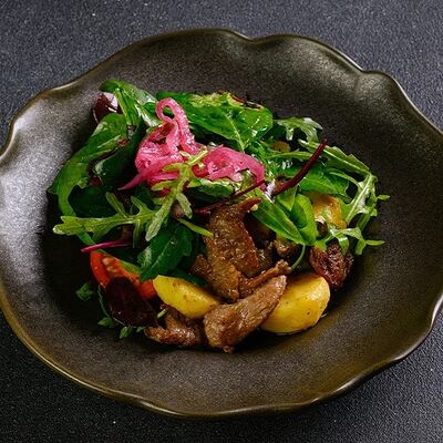 Тёплый салат с телятиной в Smoky People по цене 1100 ₽