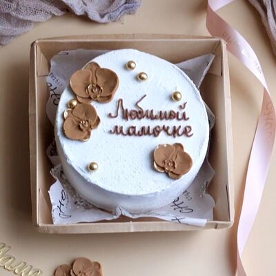 Бенто-торт любимой маме с орхидеями в Chocoton по цене 2400 ₽