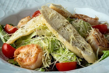 Салат Цезарь с креветками доставка в Еда Да по цене 640 ₽