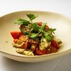 Салат с томатами, красным луком, кинзой и имеретинским сыром в Grand Кафе Натахтари по цене 650