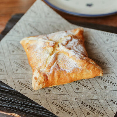 Ватрушка с творогом в Сыроварня по цене 320