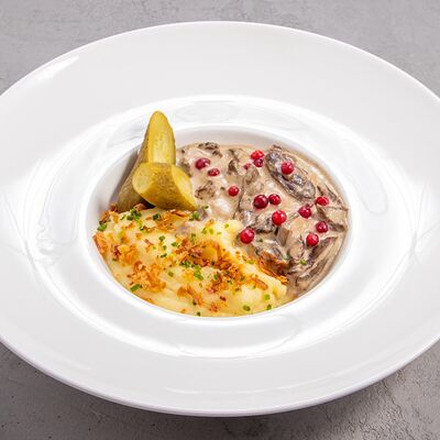 Бефстроганов из говядины с картофельным пюре в Brasserie Kriek по цене 1090 ₽