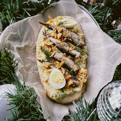 Бутерброд со шпротами в Пипа по цене 520 ₽