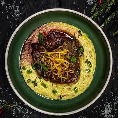 Телячьи щечки с трюфельным пюре и паем в Малевичи по цене 890 ₽