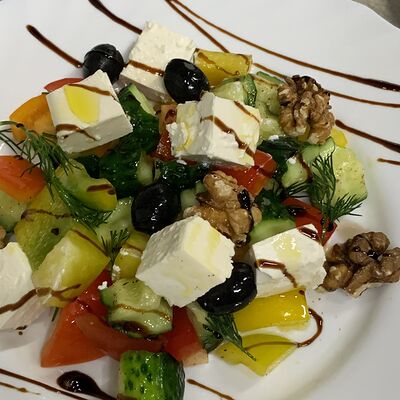 Салат греческий в Есть поесть по цене 720 ₽