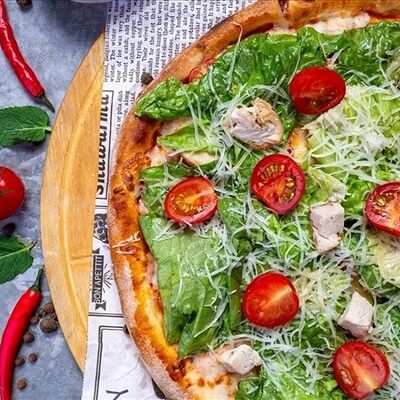 Пицца Цезарь с курицей 650 г в Donna Maria PREMIUM по цене 1340 ₽