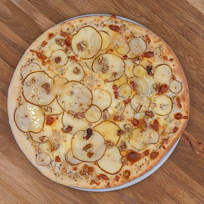 Пицца Груша-Дорблю в 30 см по цене 920 ₽