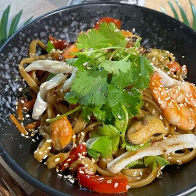 Лапша с морепродуктами в Wok Street по цене 599 ₽