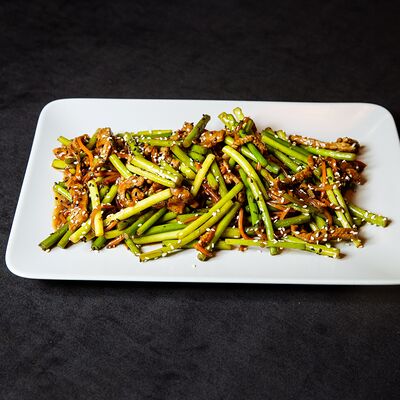 Побеги чеснока со свининой в Евразия по цене 825 ₽