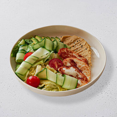 Салат с жареным халуми и хумусом в Хлеб Насущный по цене 680 ₽