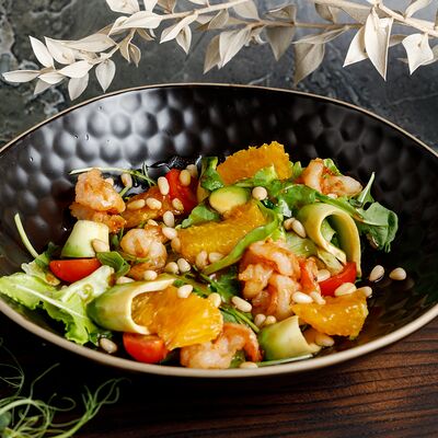 Салат с креветкой и авокадо в ПельMan по цене 750 ₽