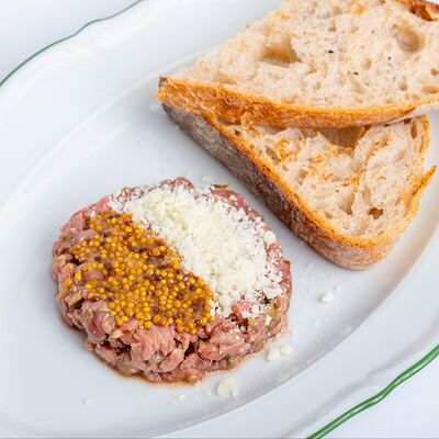 Тартар из говядины в Lilian's cafe по цене 760 ₽