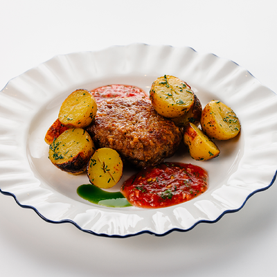 Котлета из кабана с картофелем бейби и домашней аджикой в Причал по цене 690 ₽