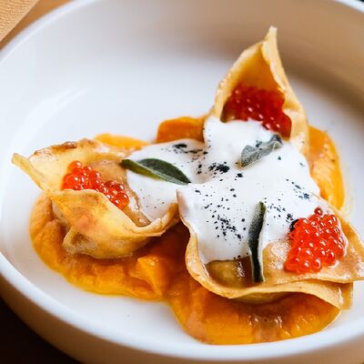 Равиоли с крабом и икрой в The Odi по цене 48 р.