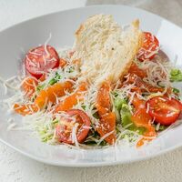 Цезарь с лососем в Кафе Панда