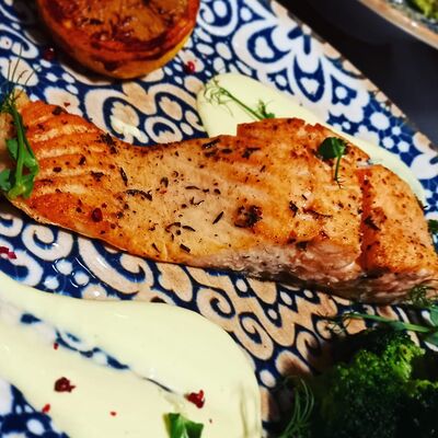 Лосось с брокколи на гриле в Ламаро по цене 1200 ₽