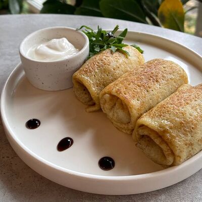 Блины с вареной сгущенкойв Moyo по цене 265 ₽