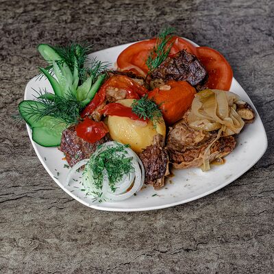Мясо по-деревенски в Кафе у Оскара по цене 400 ₽