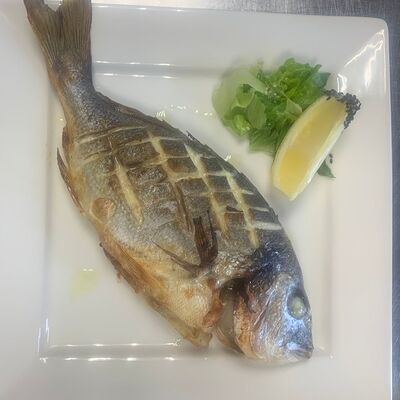 Дорадо запеченная в Карасёвня по цене 1500 ₽