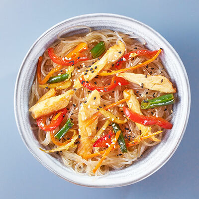 Фунчоза с курицей терияки и овощами в Галерея Суши по цене 359 ₽