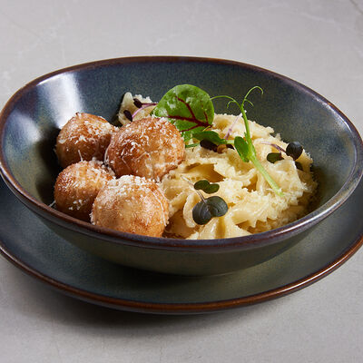 Фарфалле с митболами в Sugar Mama по цене 410 ₽