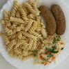 Куриные колбаски с макаронами и салатом в Теннис по цене 20