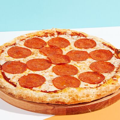 Пеперони пицца 25 см в Ostrov по цене 653 ₽