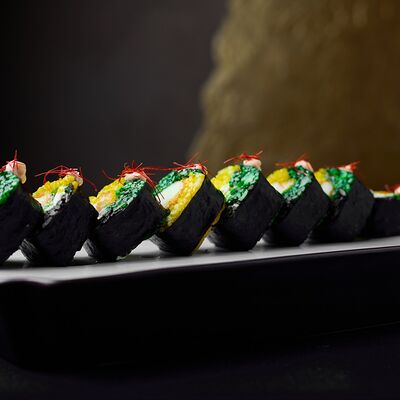 Ролл Black and white в Эндорфин по цене 1100 ₽