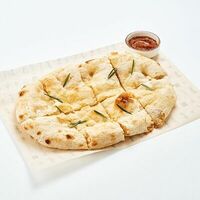 Фокачча с розмарином и капонатой в Che cafe