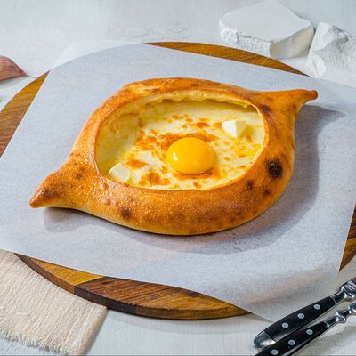 Хачапури по-аджарски в Шеф-Рояль по цене 640 ₽