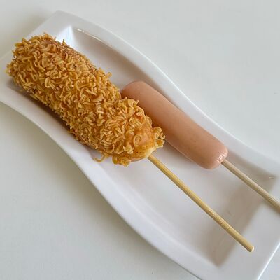 Классический корн-дог с раменом в Corn dog dagestan по цене 230 ₽