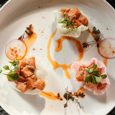 Тартар из лососяв Молодость по цене 740 ₽