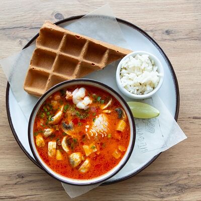 Том-ям с курицей в Кофе и Вафли по цене 680 ₽