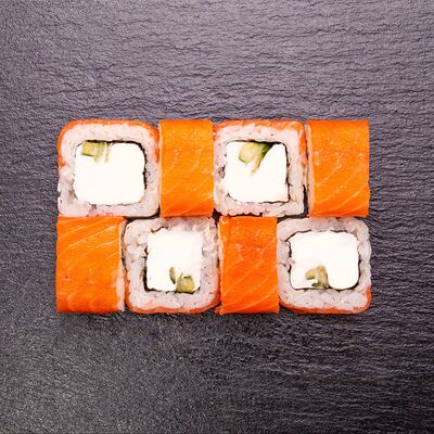 Филадельфия с огурцом в Чочо суши по цене 649 ₽