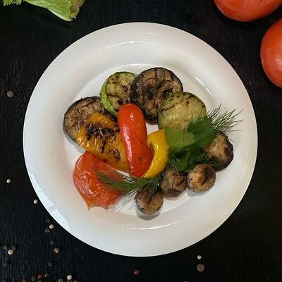 Овощи гриль с соусом Чимичурри в Трасса по цене 380 ₽