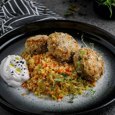 Котлеты из капусты с кускусом в Мамалыга по цене 480