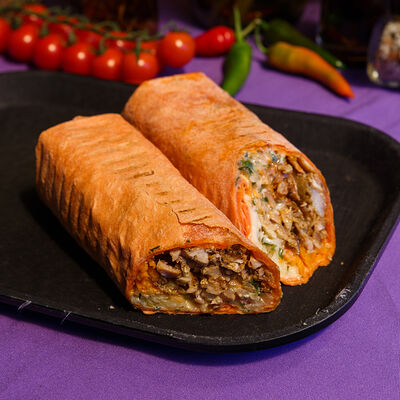 Шаурма сырная маленькая в Bliss Food по цене 420 ₽