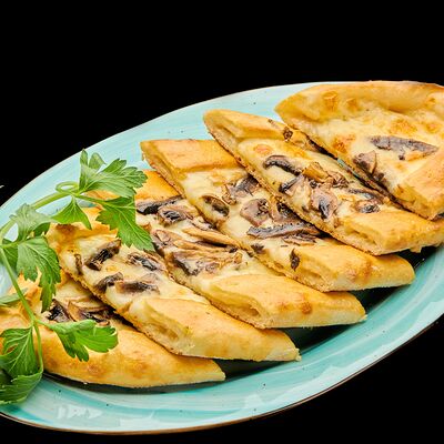 Пиде с сыром и грибамив Тантуни по цене 615 ₽