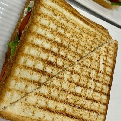 Сэндвич с авокадо и курицейв Настроение вкуса по цене 576 ₽