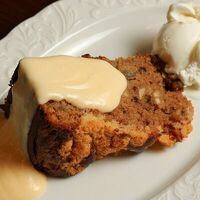 Яблочный пирог, заварной крем, мороженое в Дева