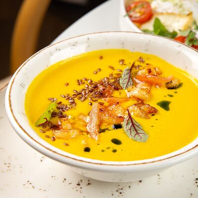 Тыквенный крем суп с креветками в Forest по цене 680 ₽