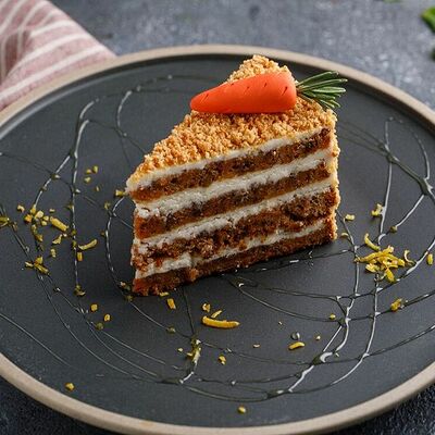 Морковный торт в Баклажан в ТЦ 