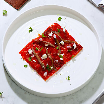 Печеный перец с фетой, анчоусами и копчёным оливковым маслом в Yami Yami по цене 495 ₽