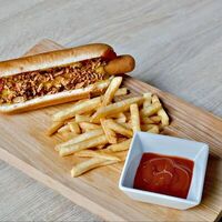 Хот-Дог датский с колбаской из курицы халяль с фри в Местопиво
