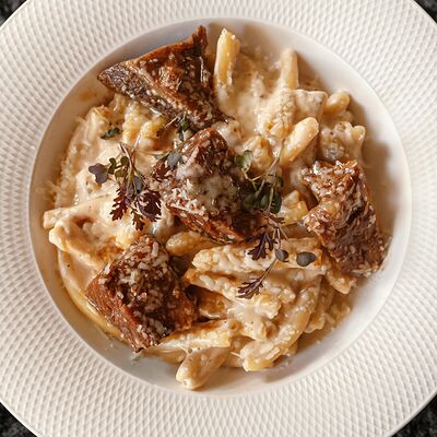 Казаречче с говяжей щекой и вялеными томатами в Молодость по цене 670 ₽