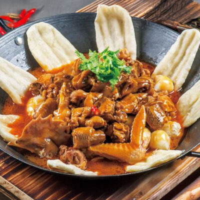 11. Тушенная курица в железной кастрюлев Malatan Gong Qilin Tea по цене 3220 ₽